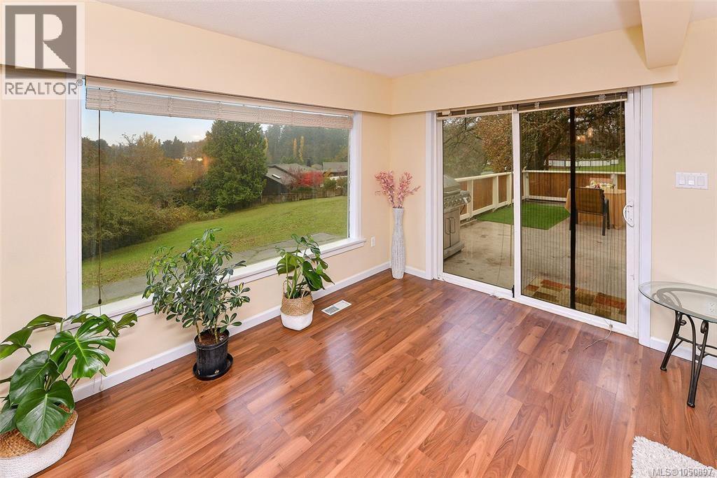 4589 Scarborough Rd - 6