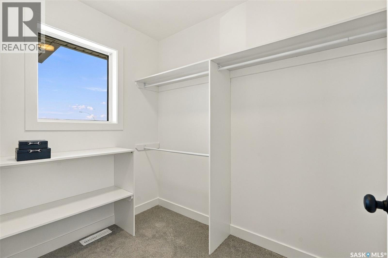 266 Kostiuk CRESCENT - 21