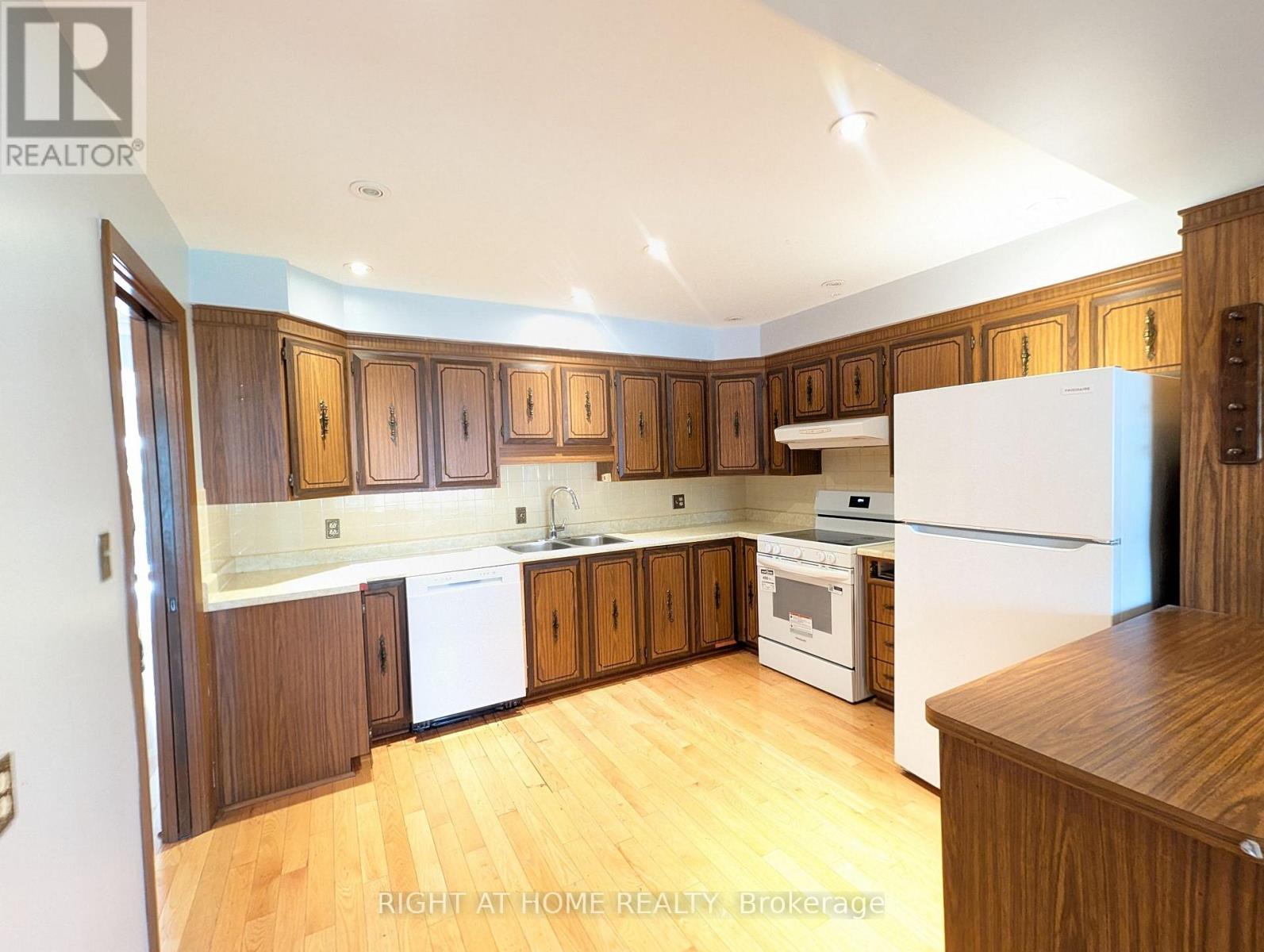 MAIN FLOOR - 716 TULIP COURT, Oshawa (Centennial) — photo 7