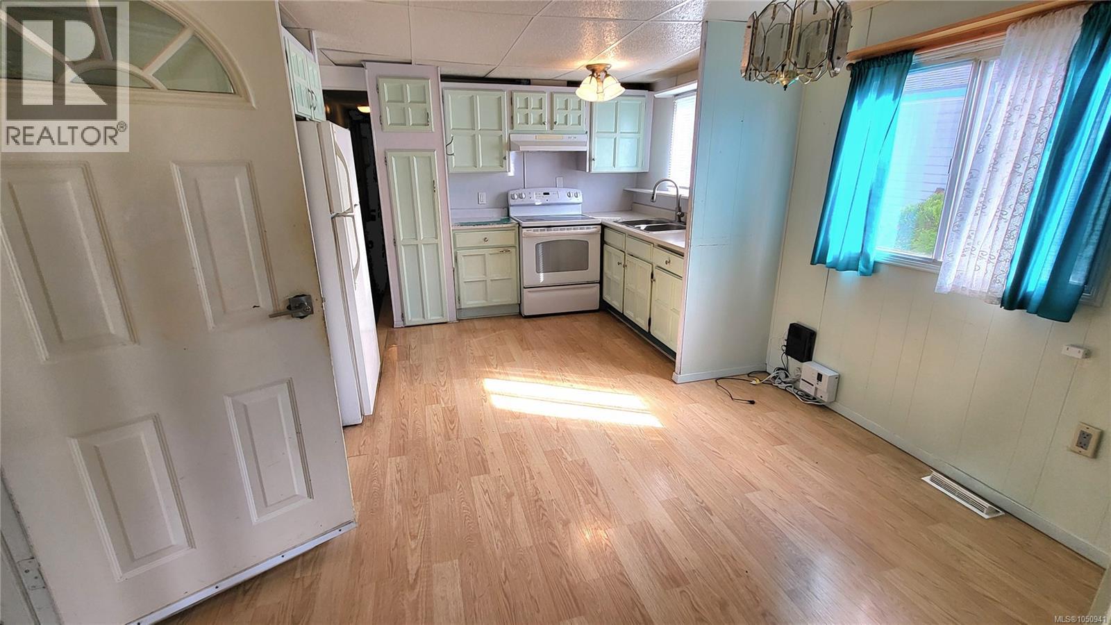 #12 1655 Alberni Hwy - 11