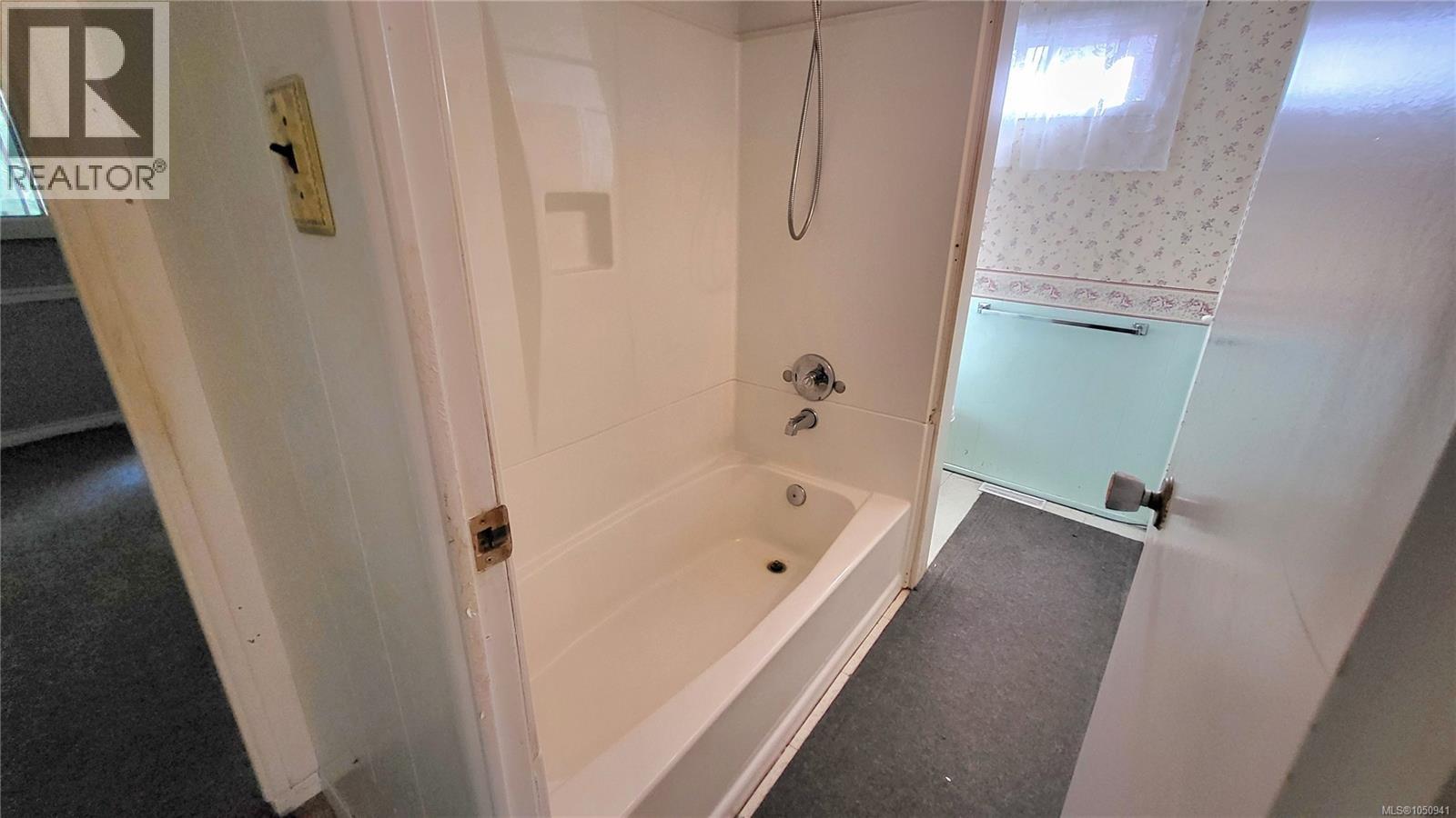 #12 1655 Alberni Hwy - 18