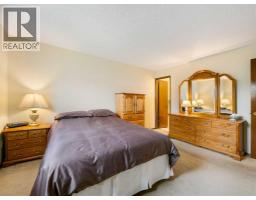 4pc Bathroom - 1620 47 Street Sw, Calgary, AB T3C2C8 Photo 10