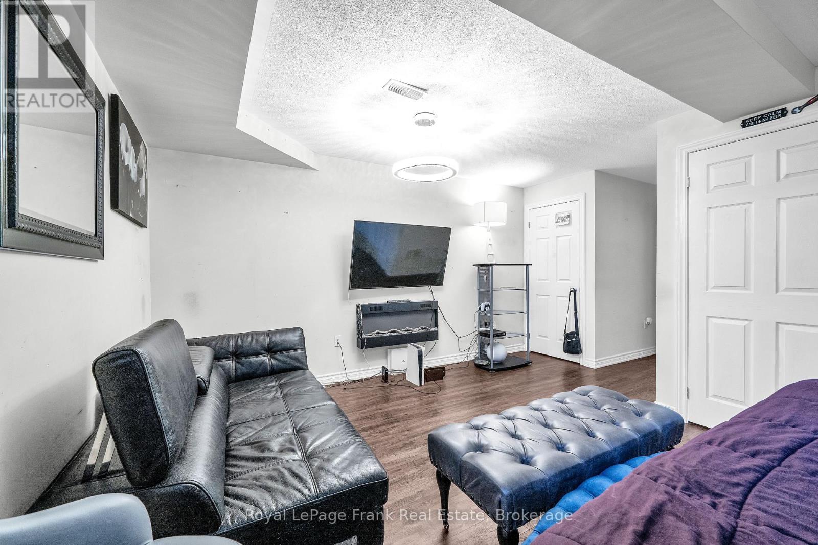 5 MARKHAM TRAIL - 6