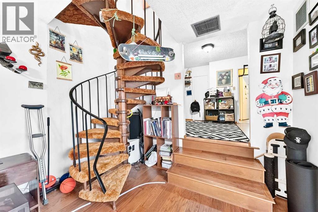 8344 47 Avenue NW - 23