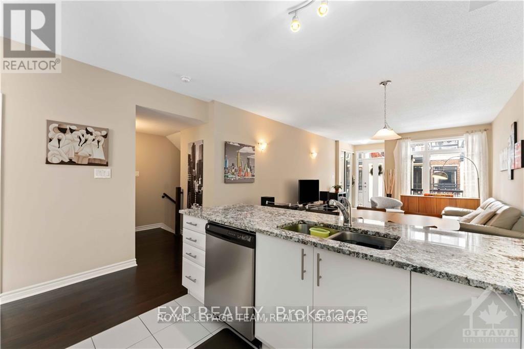 236 PEMBINA PRIVATE, Ottawa — photo 7