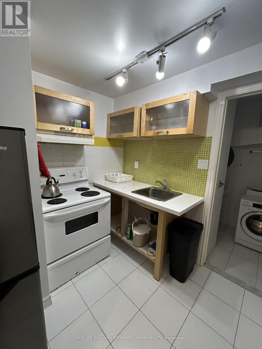 63 HILTON AVENUE, Toronto (Casa Loma) — photo 5