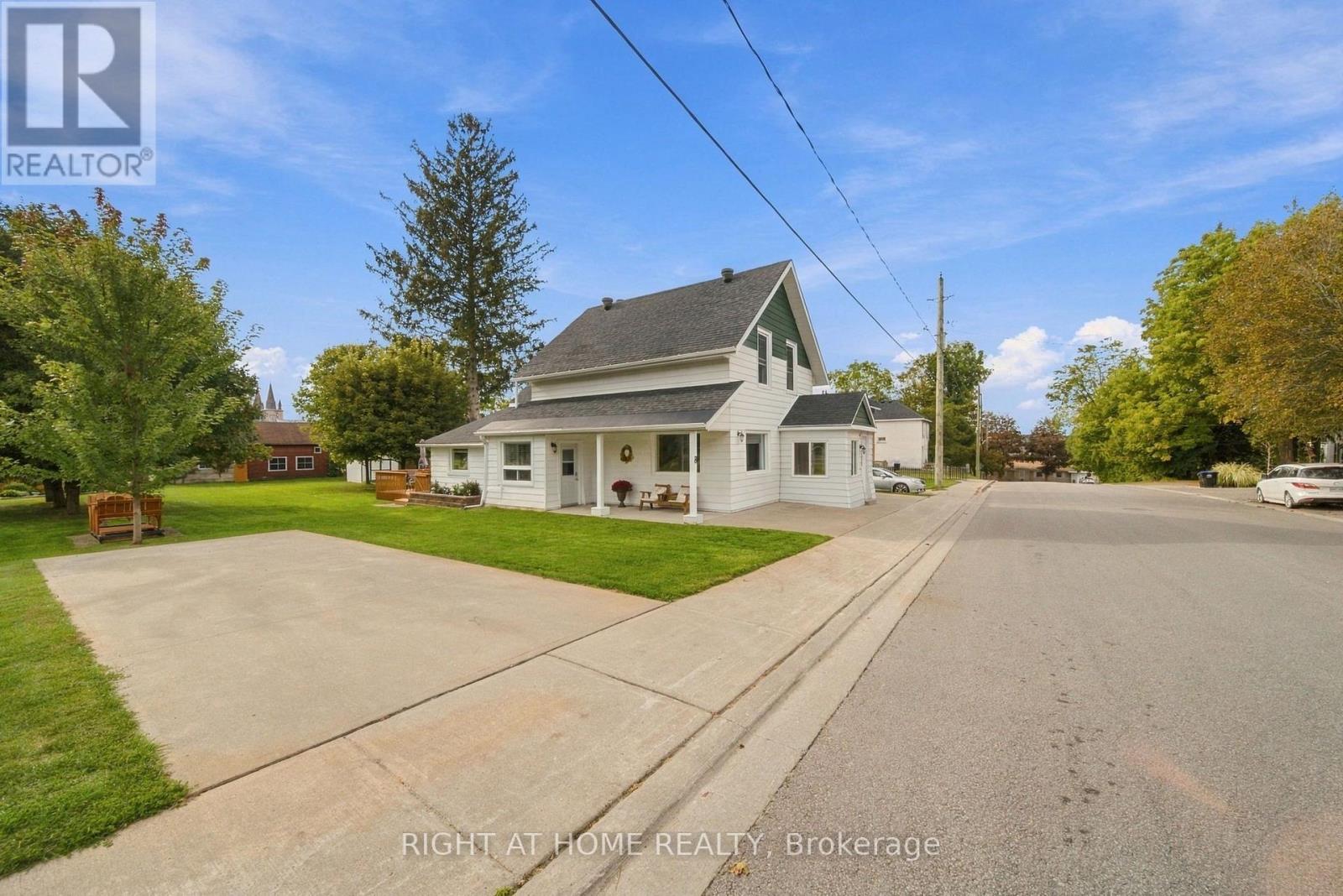 8 MARIA STREET, Penetanguishene — photo 2