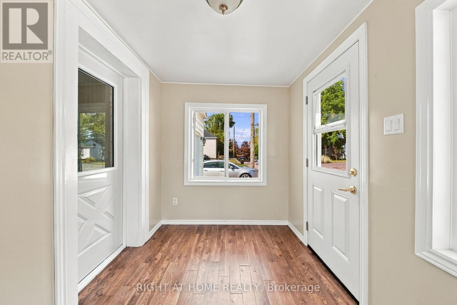 8 MARIA STREET, Penetanguishene — photo 4