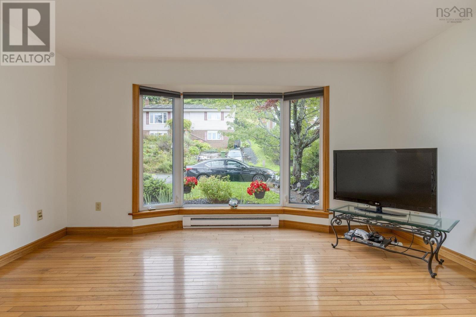 93 Regal Road, Dartmouth, Nova Scotia, B2W4E9, Dartmouth, Nova Scotia — photo 4 of 5