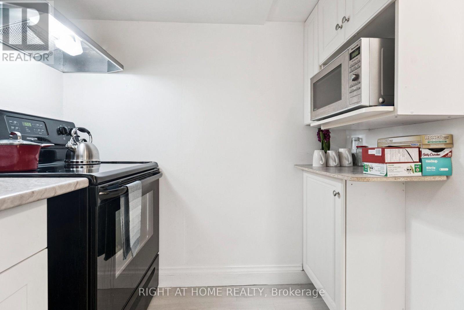 BI-LEVEL UNIT - 105 GLENRIDGE AVENUE, St. Catharines (Old Glenridge) — photo 5