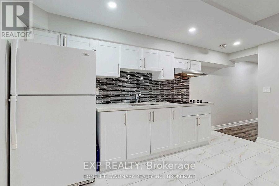 B - 172 DISTRICT AVENUE, Vaughan (Patterson) — photo 2