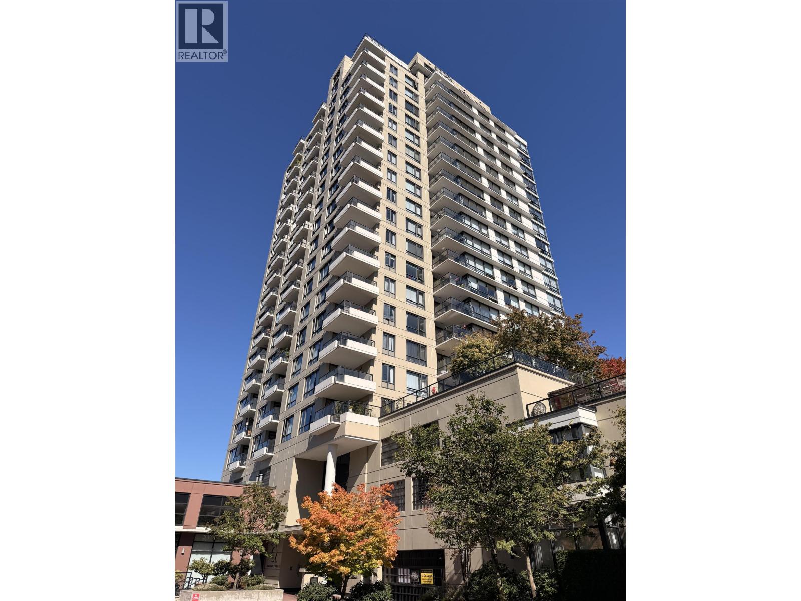 1 RENAISSANCE Square, New Westminster, British Columbia, V3M0B6, New Westminster, British Columbia — photo 2 of 5