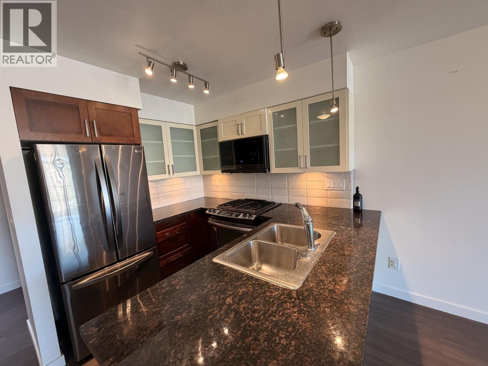 1 RENAISSANCE Square, New Westminster, British Columbia, V3M0B6, New Westminster, British Columbia — photo 4 of 5