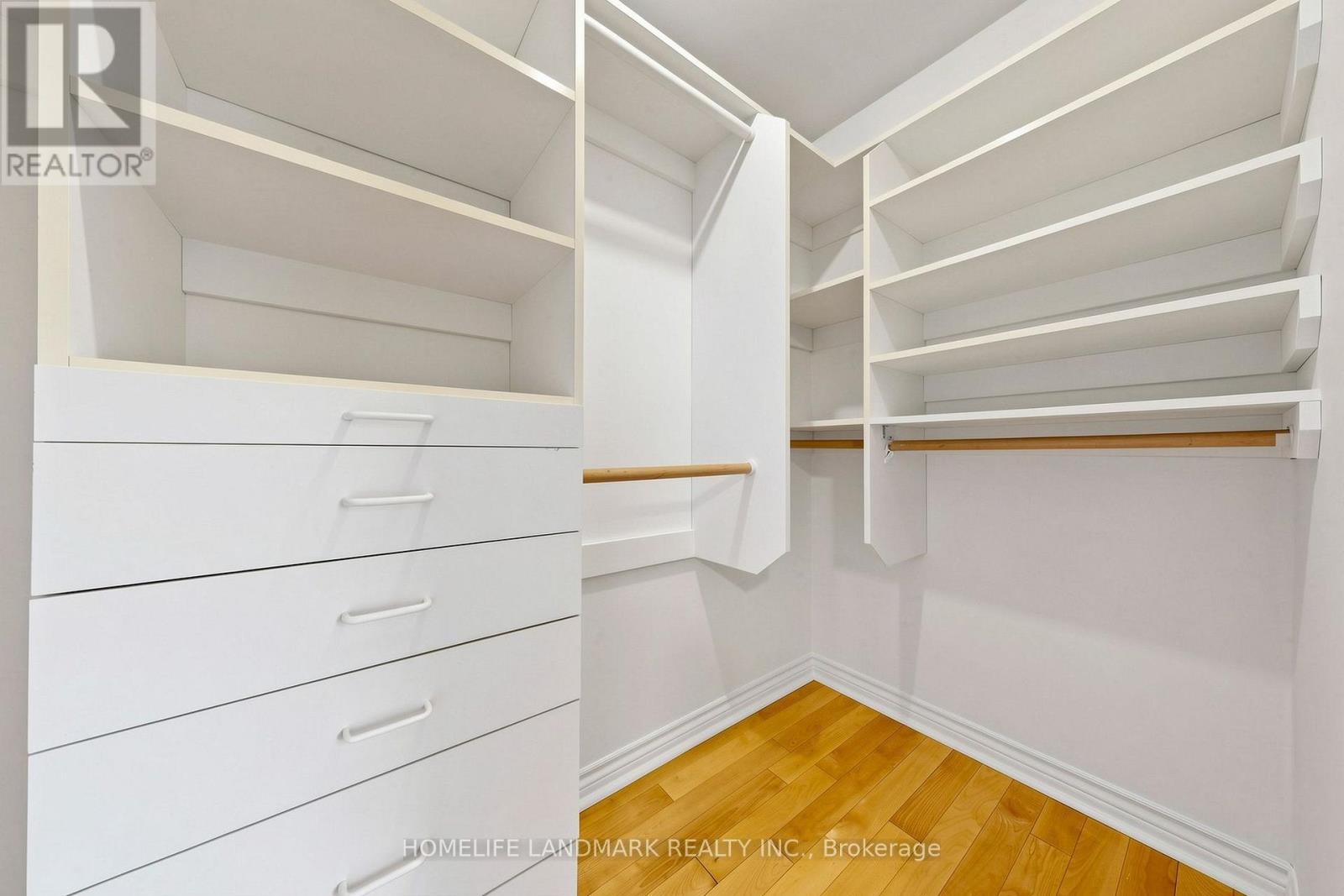 23 HASHBURY PLACE - 21
