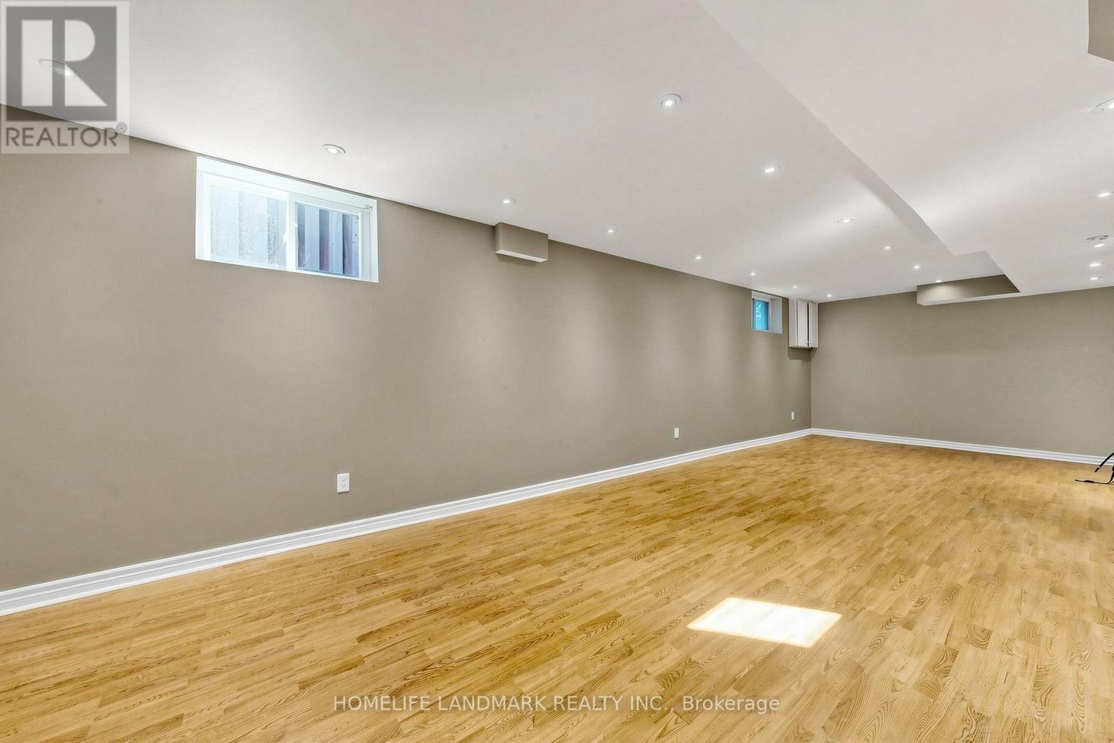 23 HASHBURY PLACE - 27