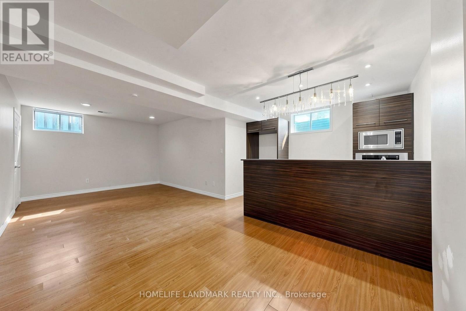 23 HASHBURY PLACE - 25