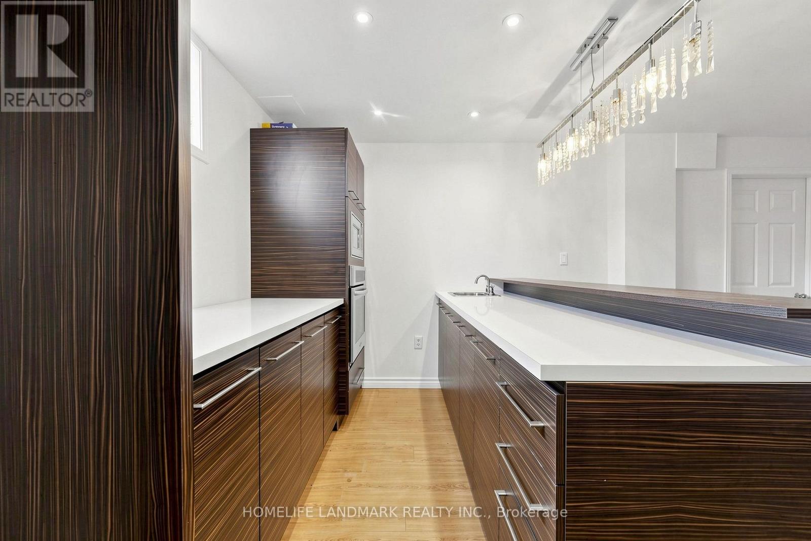 23 HASHBURY PLACE - 26