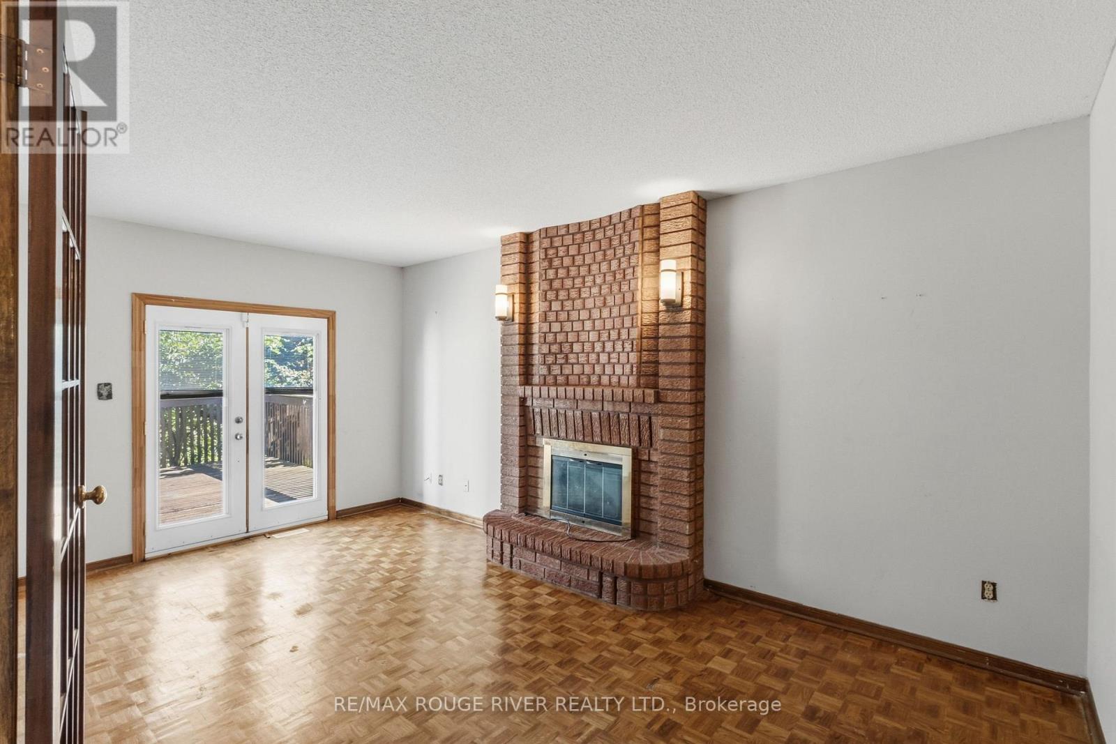 35 KINGSWOOD DRIVE - 17