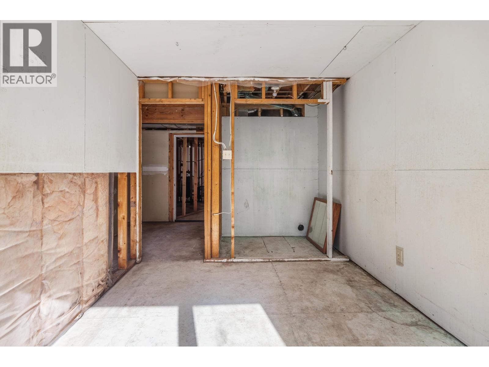 16385 SCHEFER DRIVE - Image 32