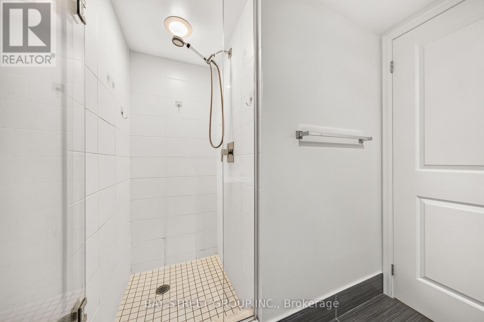 #322 400 ADELAIDE STREET E - 29