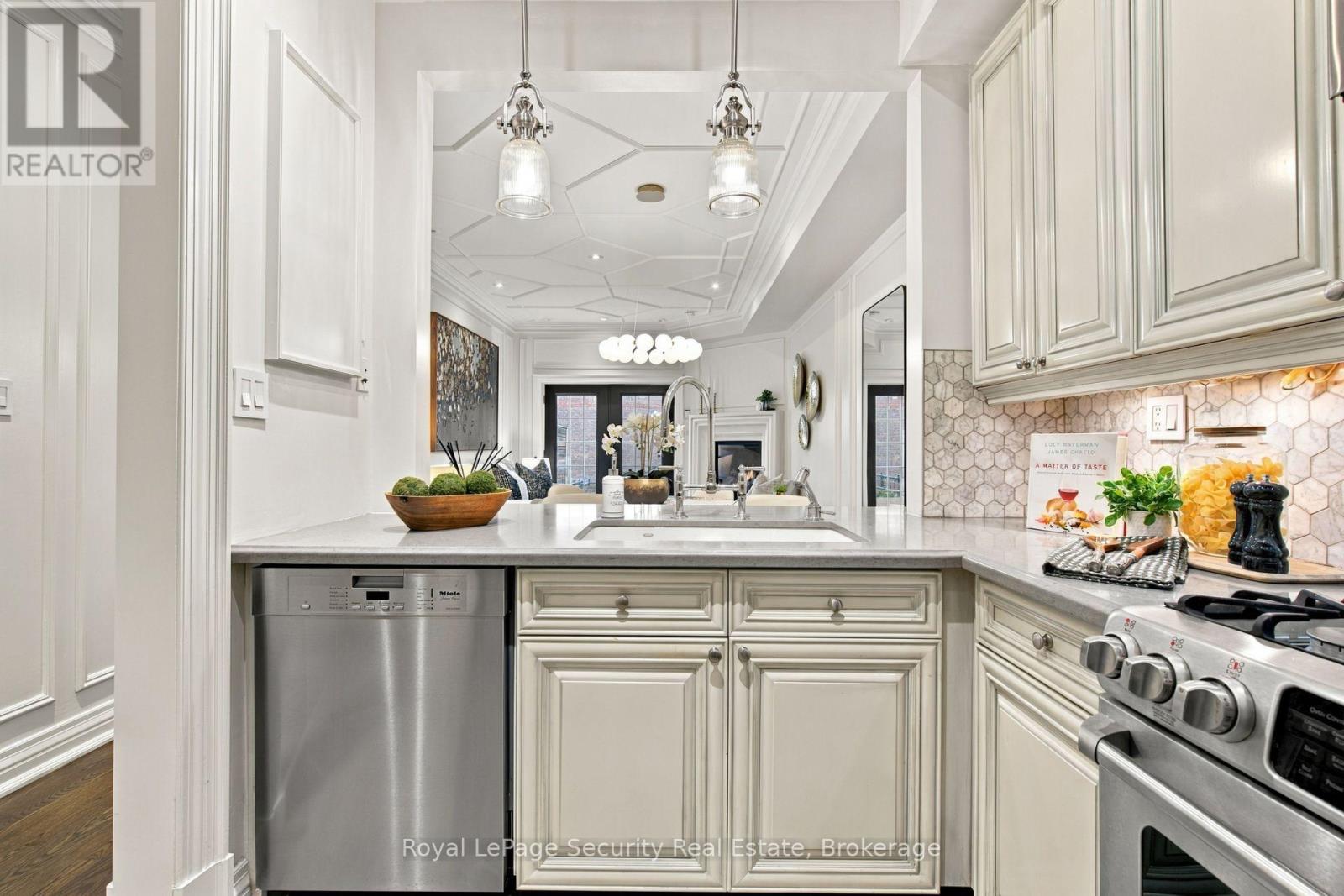 #16 645 DAVENPORT ROAD - 21