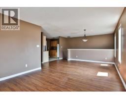 5, 734 Heritage Boulevard W - photo 6