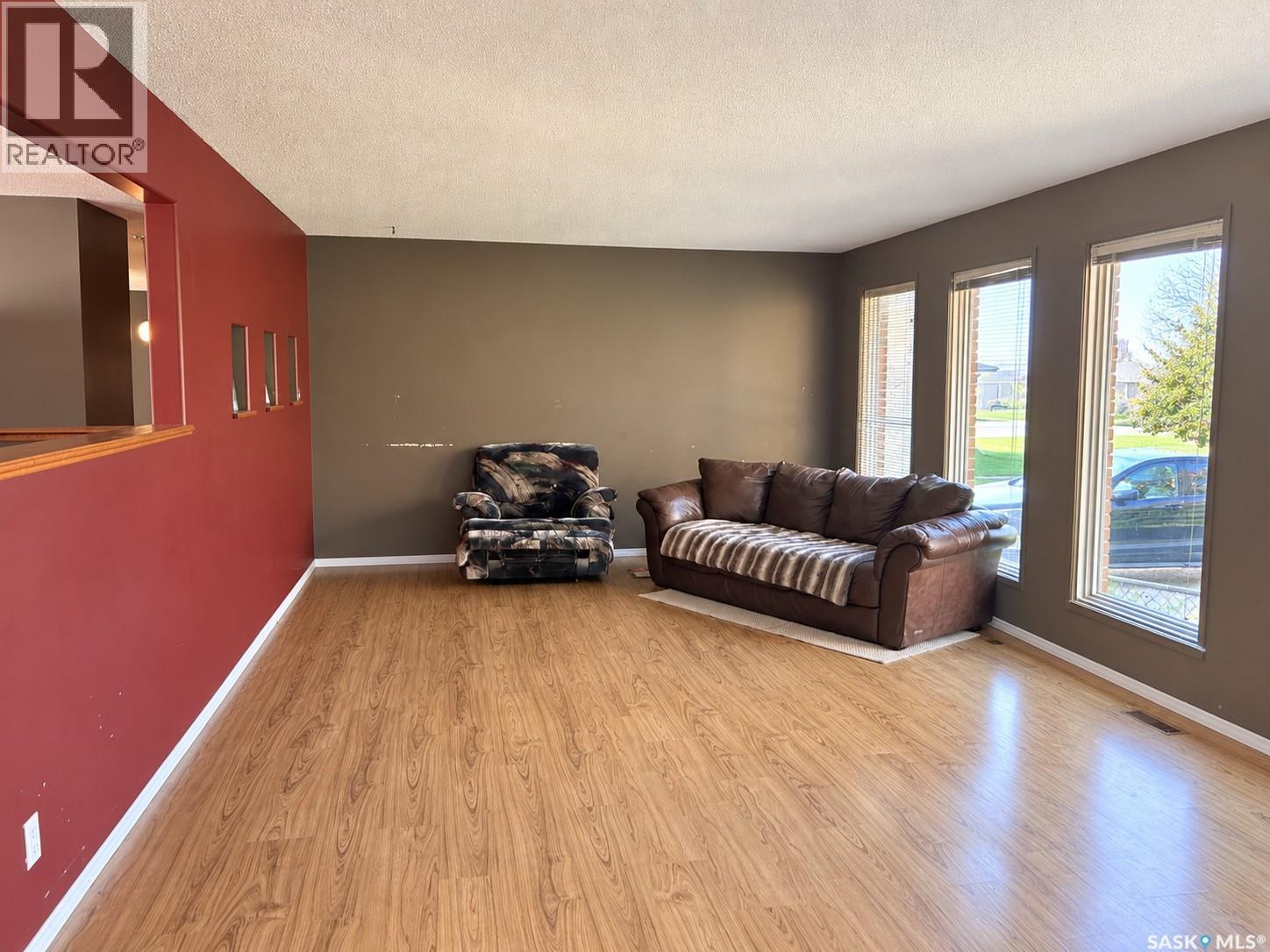 401 Service ROAD E - 5