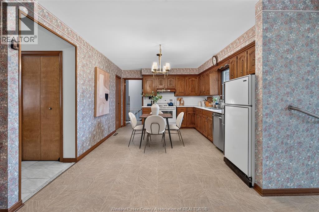 1565 Roxborough - 13