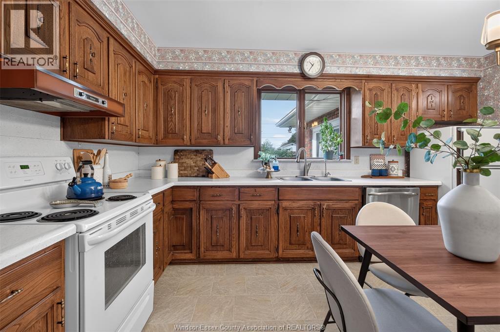 1565 Roxborough - 14