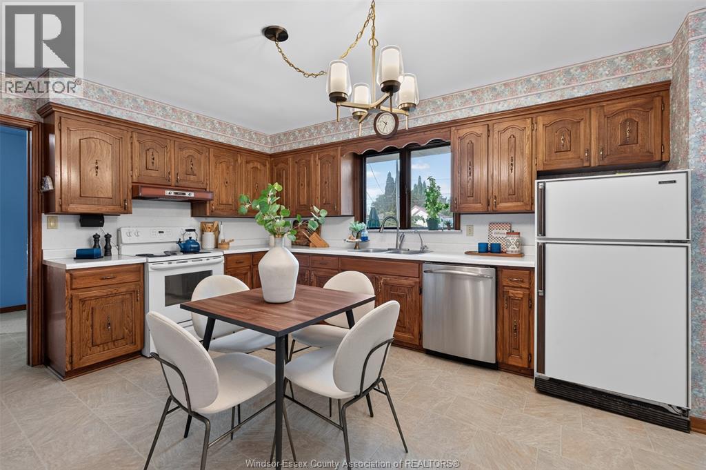 1565 Roxborough - 15