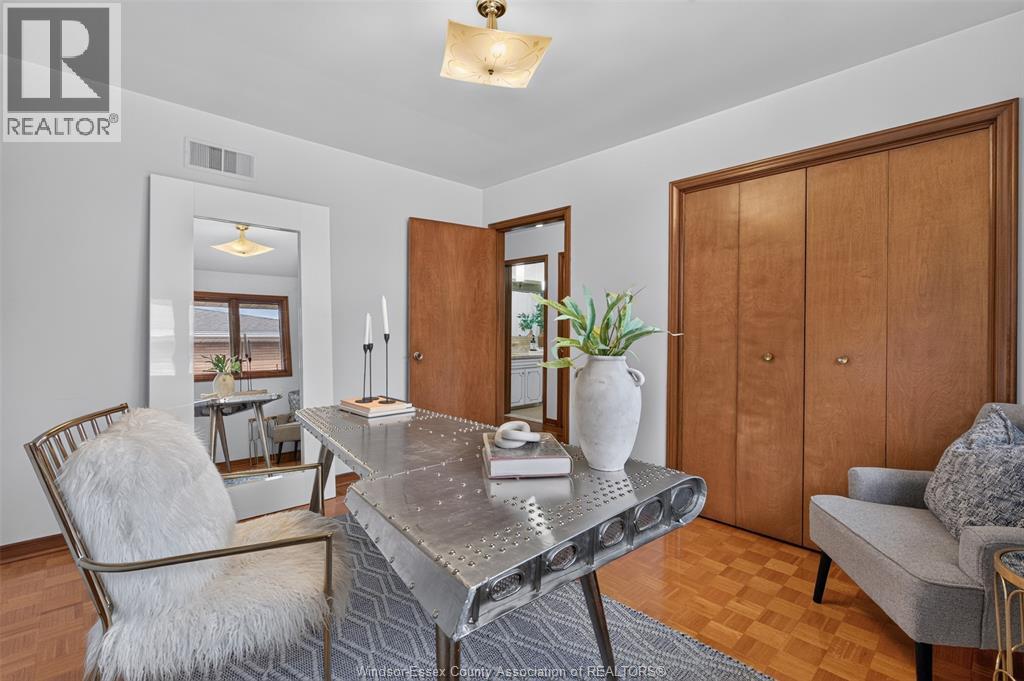 1565 Roxborough - Image 23