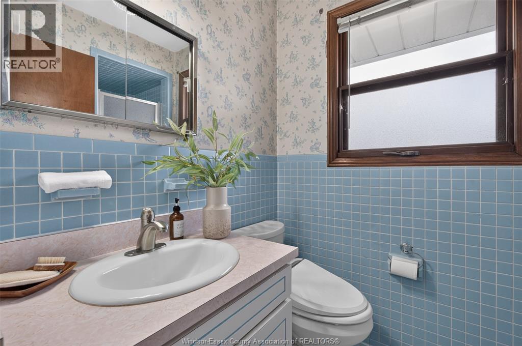 1565 Roxborough - 26