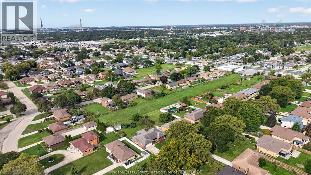 1565 Roxborough - Image 30