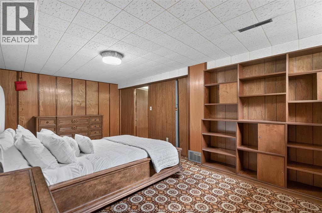1565 Roxborough - 35