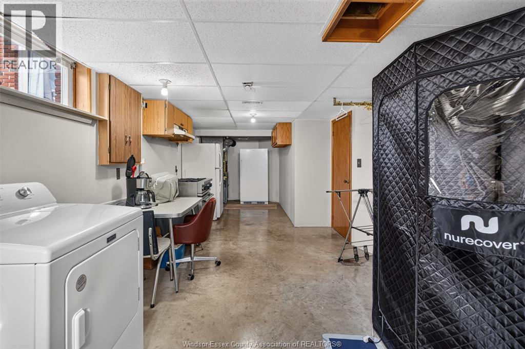 1565 Roxborough - Image 36