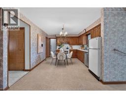 Kitchen - 1565 Roxborough, Windsor, ON N9B3H2 Photo 13