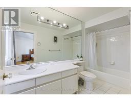 252 Dunview Avenue N, Toronto, ON M2N4J2 Photo 32