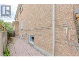 252 Dunview Avenue N, Toronto, ON M2N4J2 Photo 39