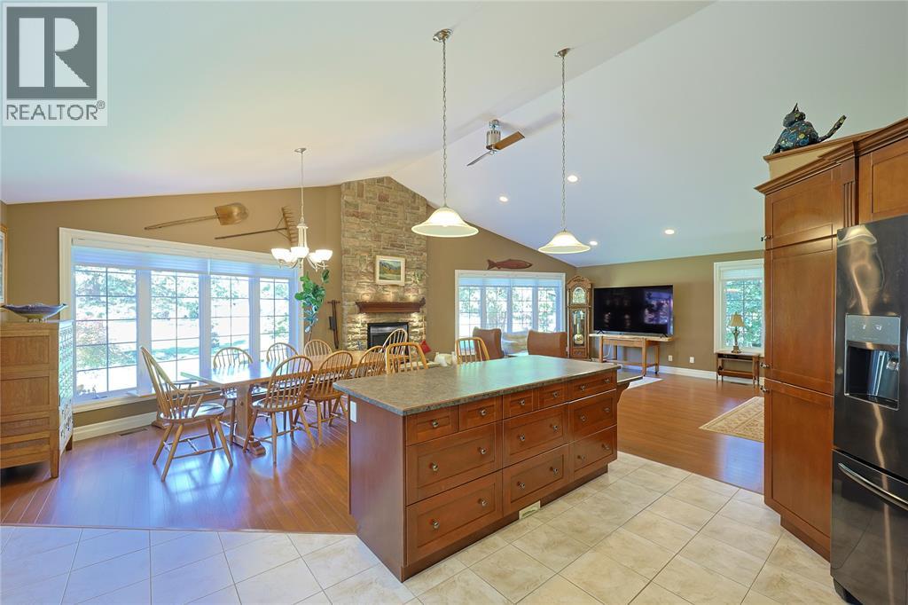5121 Lakeshore ROAD - 36