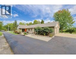 5121 Lakeshore Road, Plympton Wyoming, ON N0N1J6 Photo 14