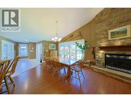 5121 Lakeshore Road, Plympton Wyoming, ON N0N1J6 Photo 32