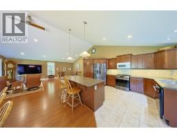 5121 Lakeshore Road, Plympton Wyoming, ON N0N1J6 Photo 33