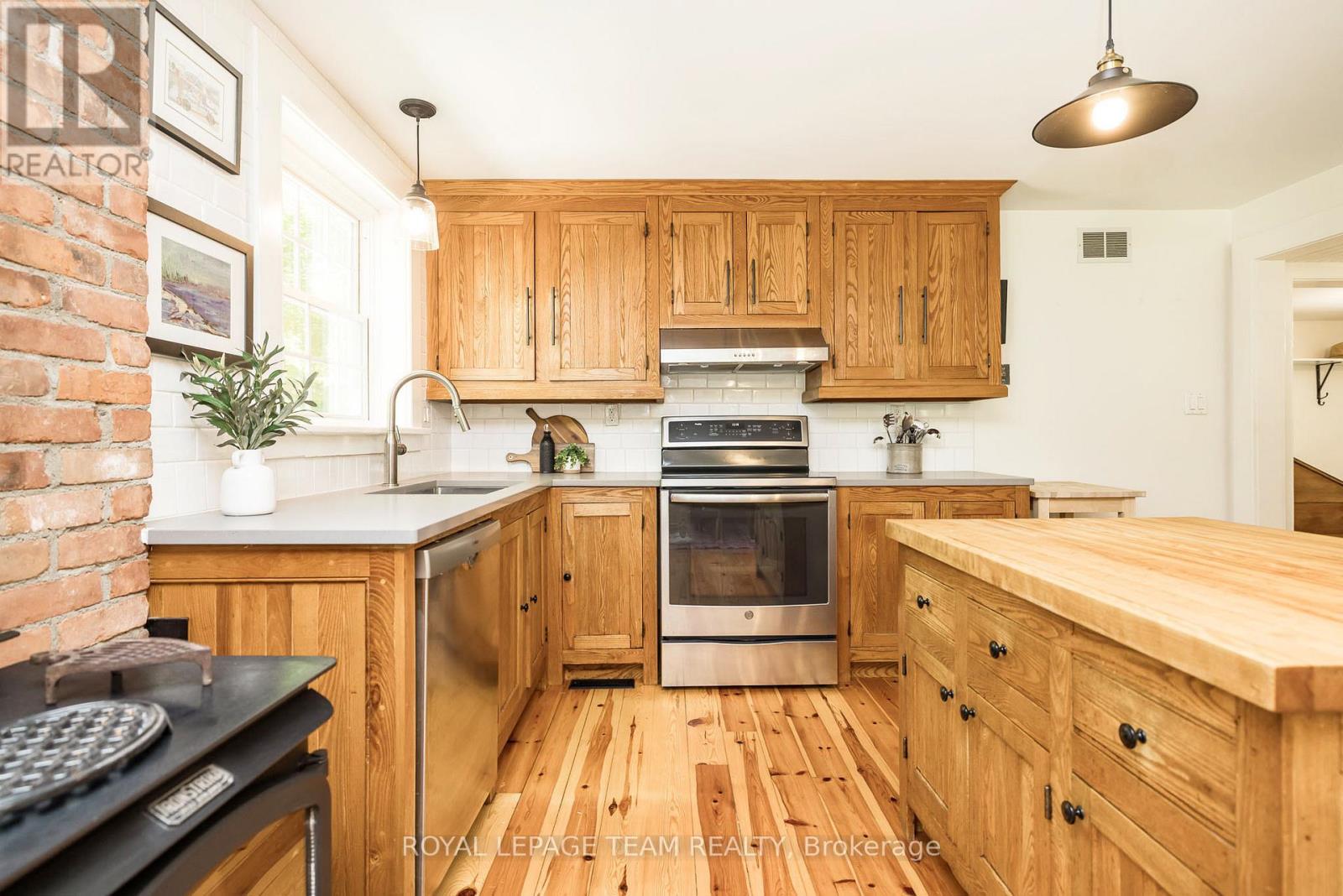 373 CRAIG ROAD - 16