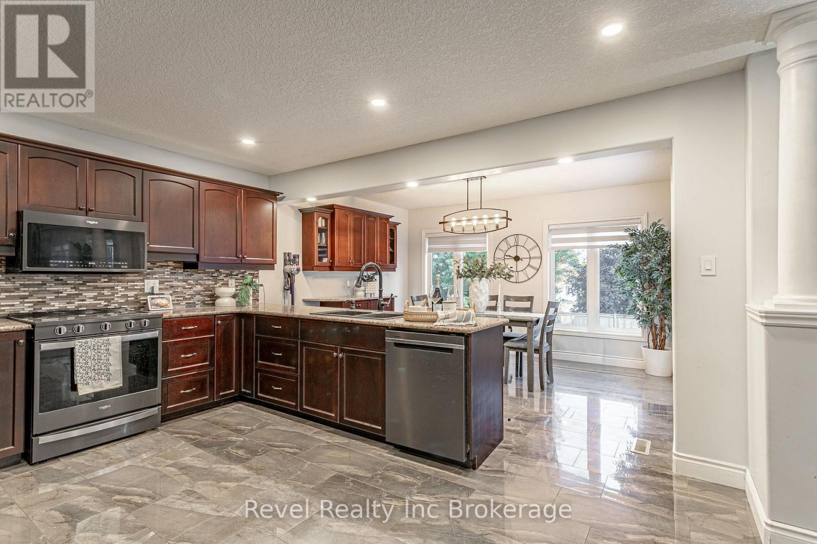 53 APPLEWOOD STREET - 8