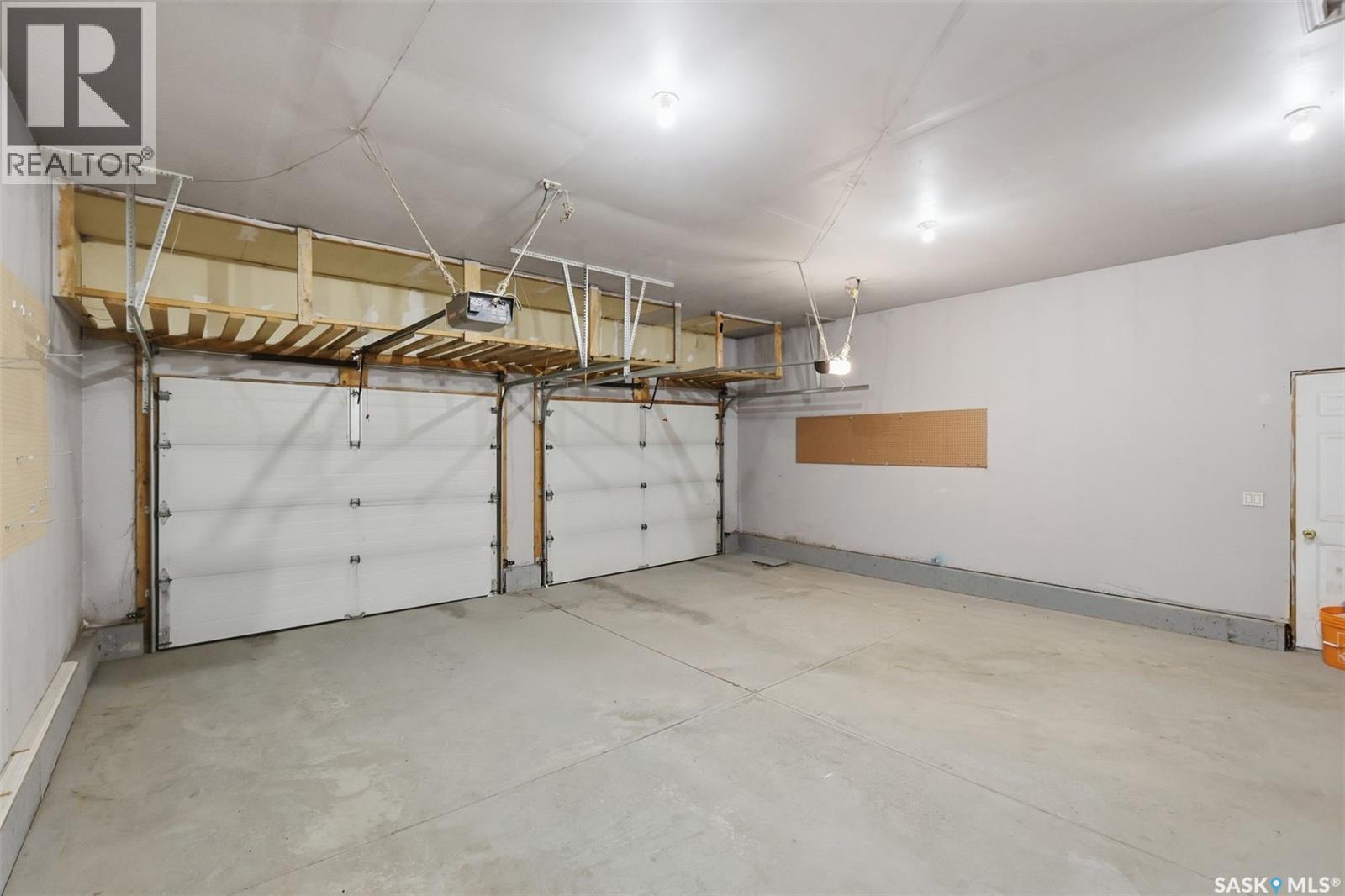 519 Beerling CRESCENT - 48