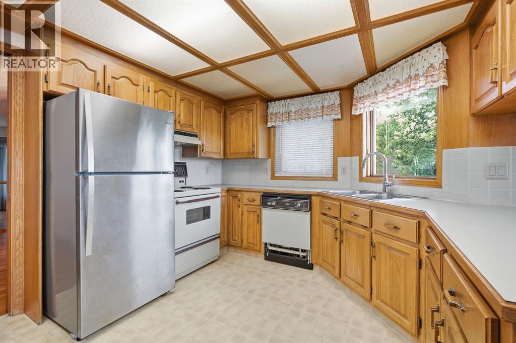 37 Edgeview Road NW, Calgary, Alberta, T3A4T7 — thumbnail 11
