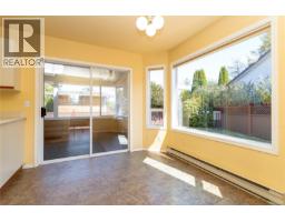 Kitchen - 2128 Colinwood Rd, Sidney, BC V8L4H5 Photo 9