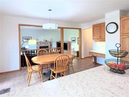 Dining room - 88 Mount Laurel Crescent, Winnipeg, MB R2J4C4 Photo 11