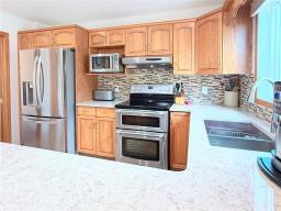 Living room - 88 Mount Laurel Crescent, Winnipeg, MB R2J4C4 Photo 10