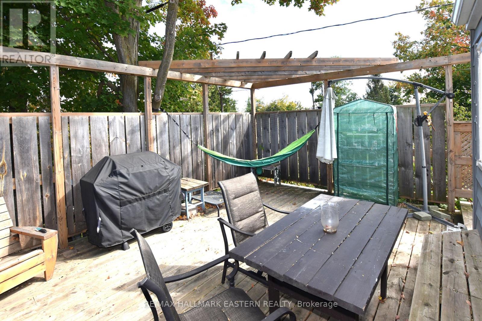 726 FAIRBAIRN STREET - 27